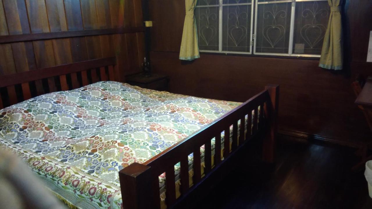 แอท โฮม สุโขทัย Hotel ภายนอก รูปภาพ