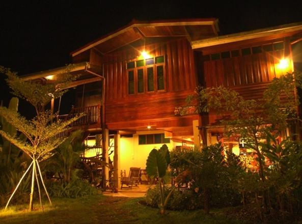 แอท โฮม สุโขทัย Hotel ภายนอก รูปภาพ