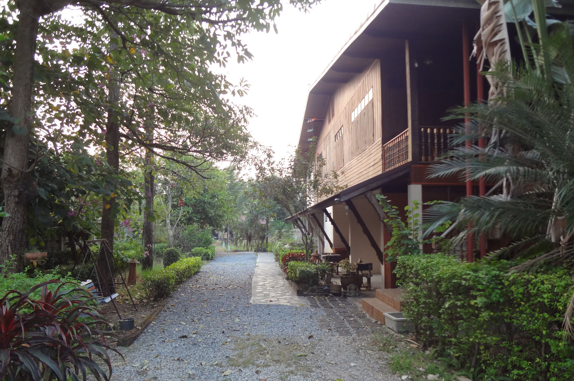 แอท โฮม สุโขทัย Hotel ภายนอก รูปภาพ