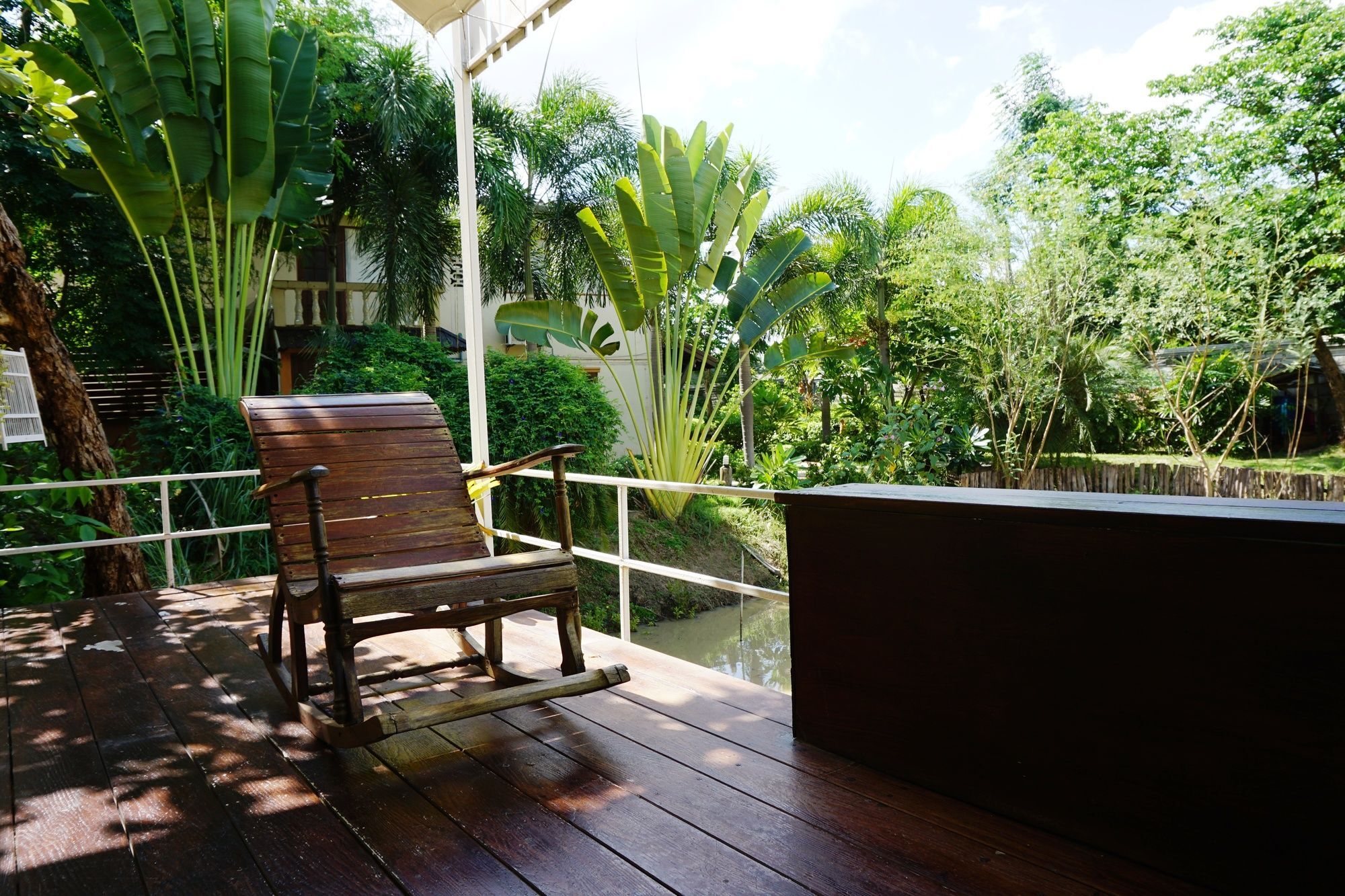 แอท โฮม สุโขทัย Hotel ภายนอก รูปภาพ