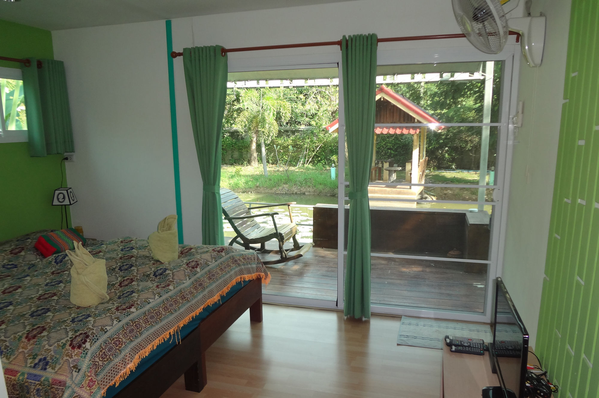 แอท โฮม สุโขทัย Hotel ภายนอก รูปภาพ