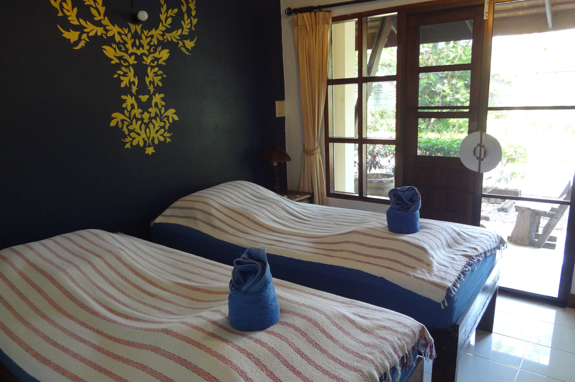 แอท โฮม สุโขทัย Hotel ภายนอก รูปภาพ